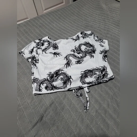 Rue 21 black and white Japanese dragon crop top shirt - Picture 2 of 4